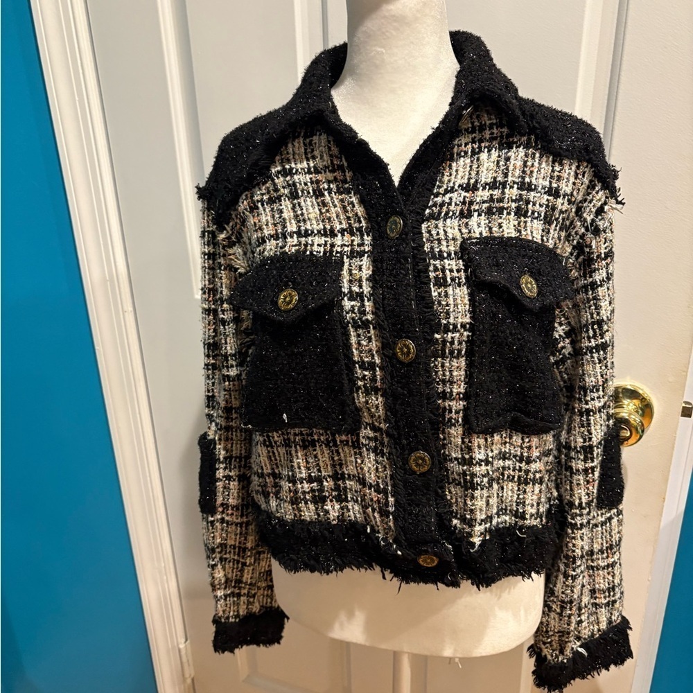 POL raw edge tweed cropped jacket sz M button down black beige